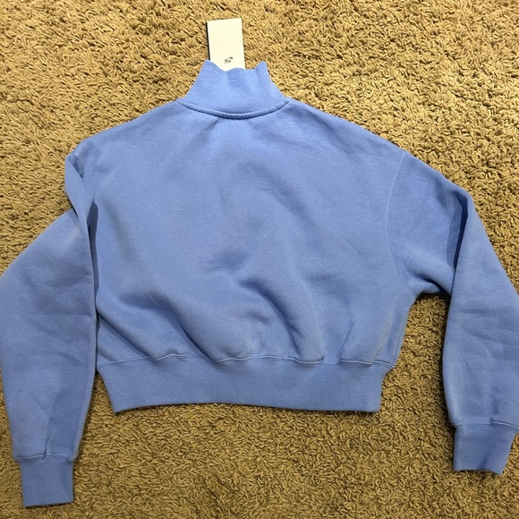 Blue cropped Nike sweatshirt, never worn - Picture 2 of 4